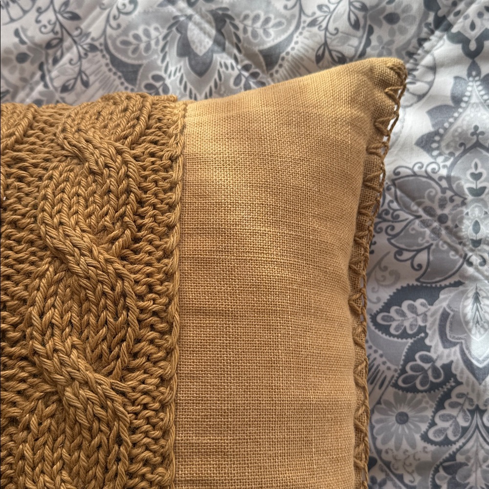 📍FIRM📍Pottery Barn Burlap pillow Textured Tan